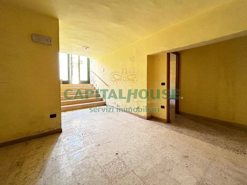 locale di sgombero in vendita a Saviano
