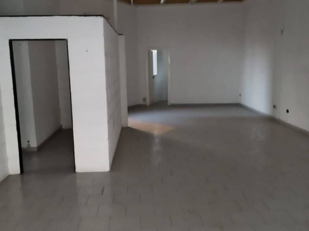 negozio in vendita a Saviano