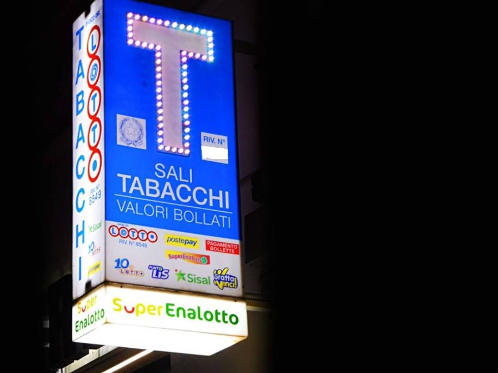 negozio in vendita a Saviano
