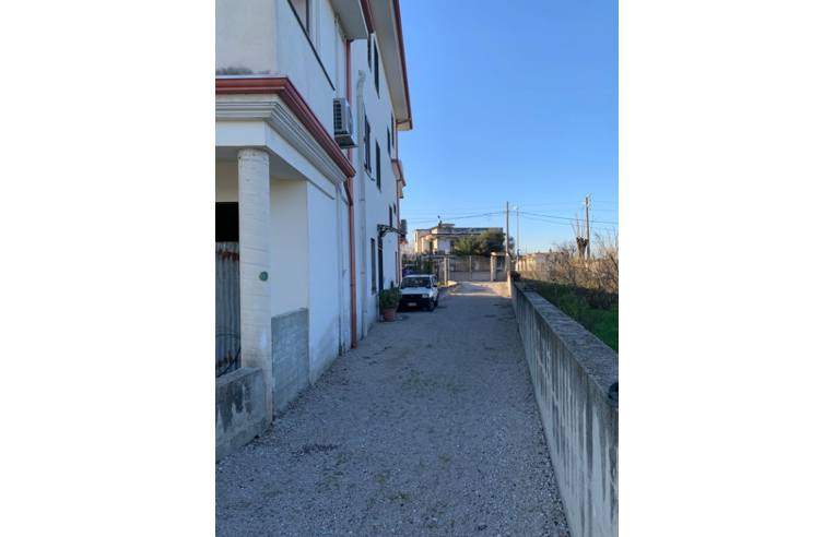 locale commerciale in vendita a Saviano