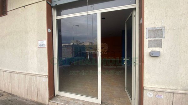 locale commerciale in vendita a Saviano