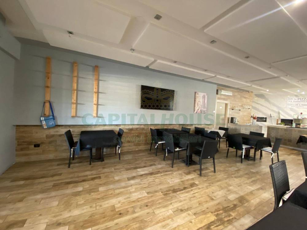 locale commerciale in vendita a Saviano