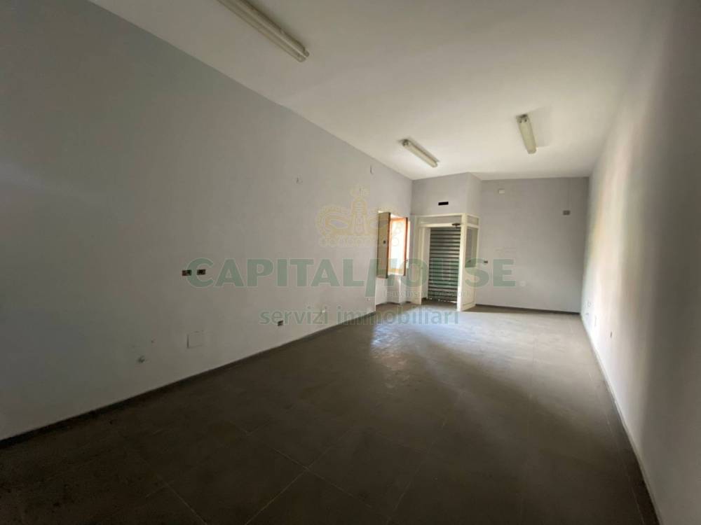 negozio in vendita a Saviano