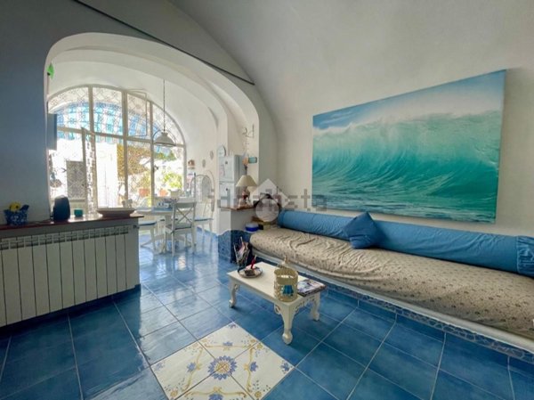 casa indipendente in vendita a Serrara Fontana