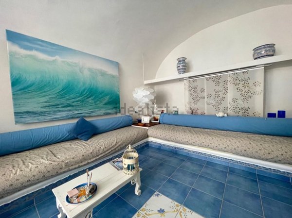 casa indipendente in vendita a Serrara Fontana