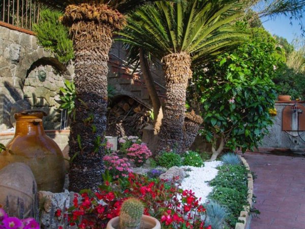 casa indipendente in vendita a Serrara Fontana