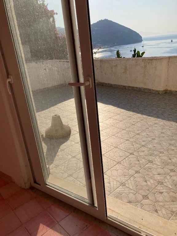 casa indipendente in vendita a Serrara Fontana