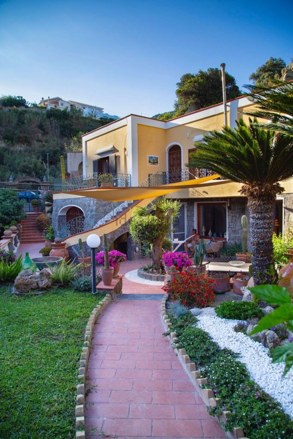 casa indipendente in vendita a Serrara Fontana