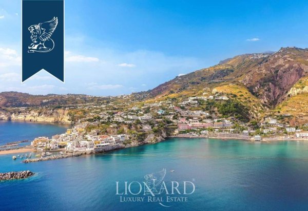 negozio in vendita a Serrara Fontana