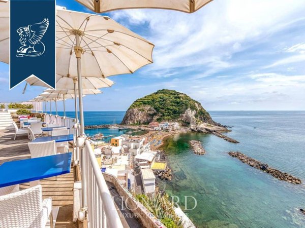 negozio in vendita a Serrara Fontana