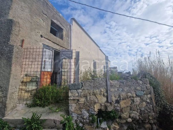 casa indipendente in vendita a Serrara Fontana