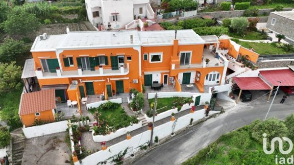 casa indipendente in vendita a Serrara Fontana