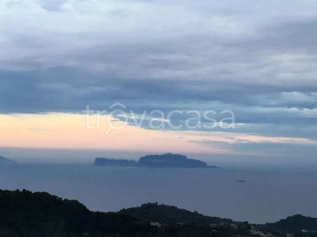casa indipendente in vendita a Serrara Fontana
