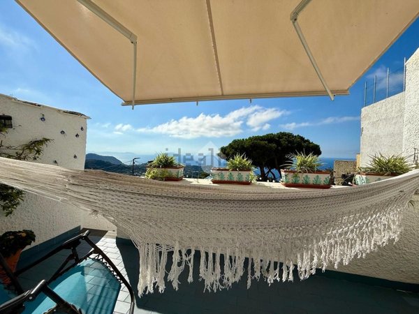 casa indipendente in vendita a Serrara Fontana