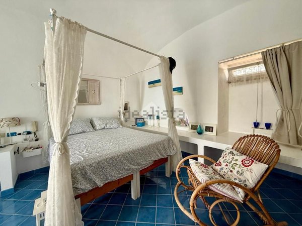 casa indipendente in vendita a Serrara Fontana