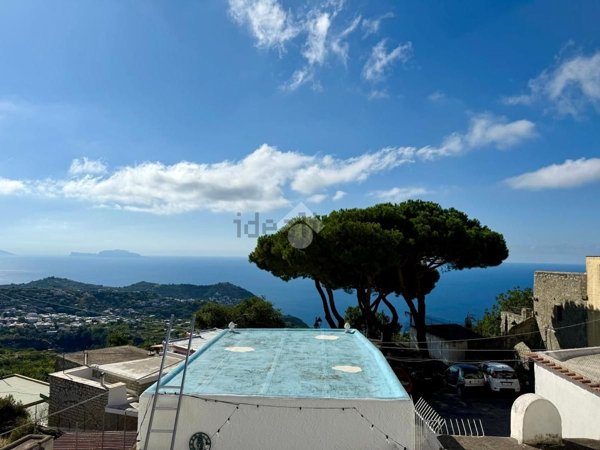 casa indipendente in vendita a Serrara Fontana