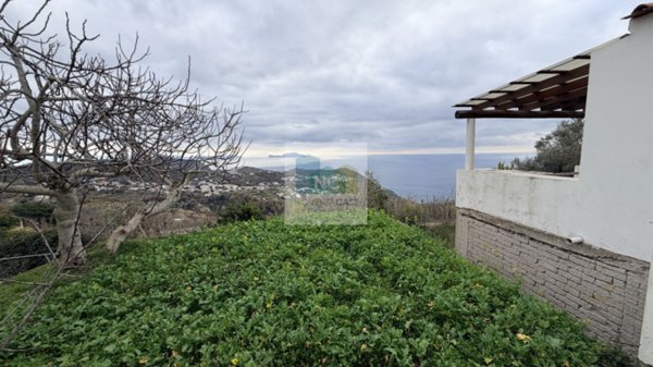 casa indipendente in vendita a Serrara Fontana