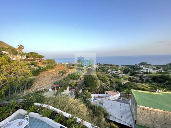 casa indipendente in vendita a Serrara Fontana