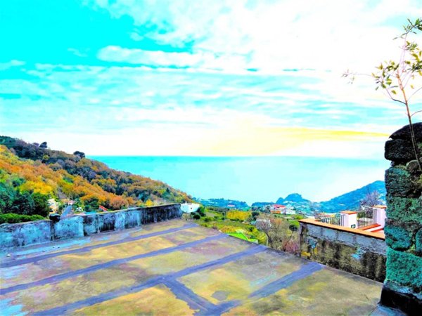 casa indipendente in vendita a Serrara Fontana