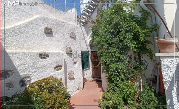 casa indipendente in vendita a Serrara Fontana