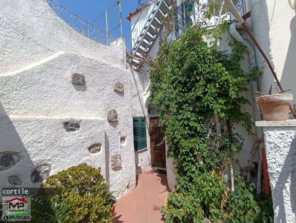 casa indipendente in vendita a Serrara Fontana