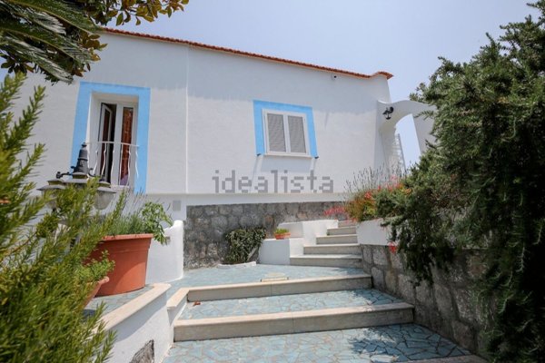 casa indipendente in vendita a Serrara Fontana