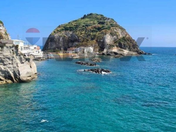 casa indipendente in vendita a Serrara Fontana
