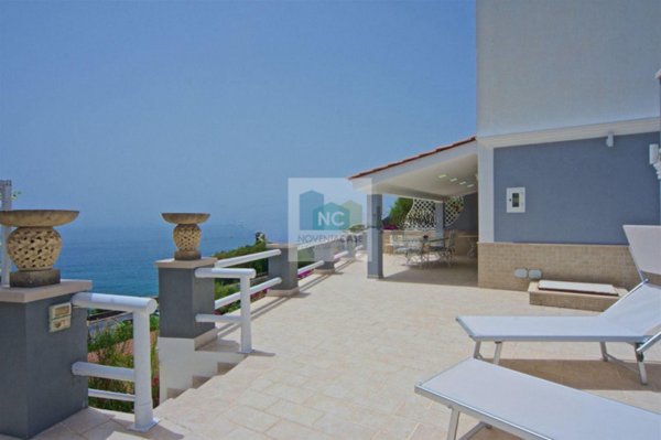 casa indipendente in vendita a Serrara Fontana