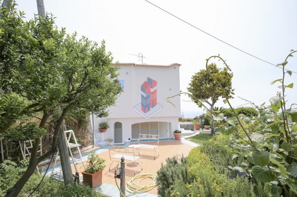 casa indipendente in vendita a Serrara Fontana