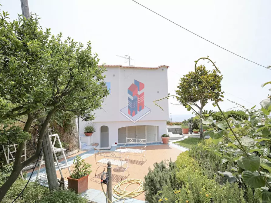casa indipendente in vendita a Serrara Fontana