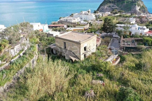 casa indipendente in vendita a Serrara Fontana