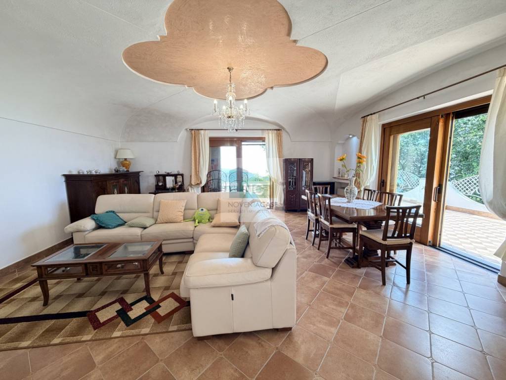 casa indipendente in vendita a Serrara Fontana