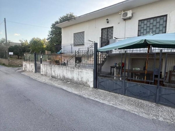 casa indipendente in vendita a Somma Vesuviana in zona Santa Maria del Pozzo