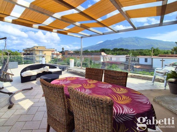casa indipendente in vendita a Somma Vesuviana in zona Fornaro