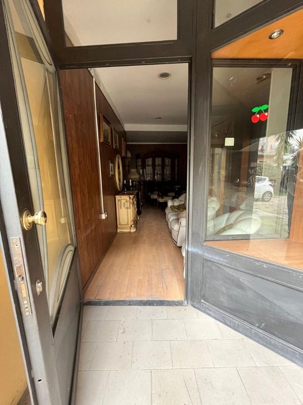 locale commerciale in vendita a Somma Vesuviana