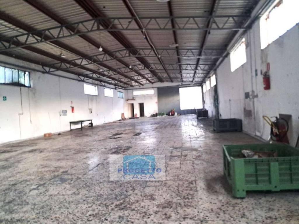 locale commerciale in vendita a Somma Vesuviana