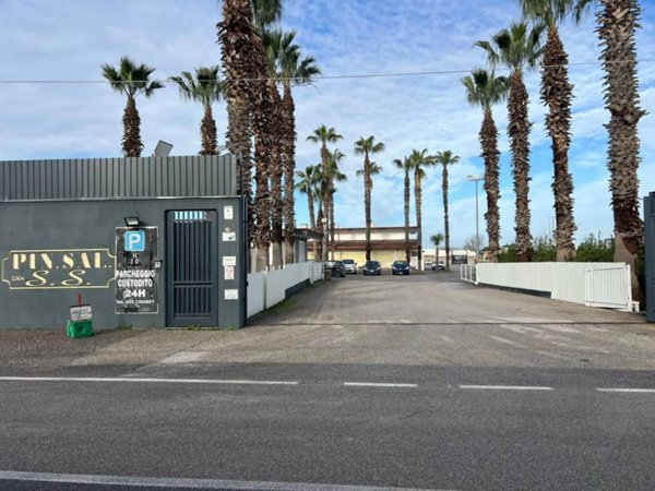 locale commerciale in vendita a Somma Vesuviana