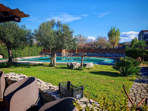 casa indipendente in vendita a Somma Vesuviana in zona Musciabuono