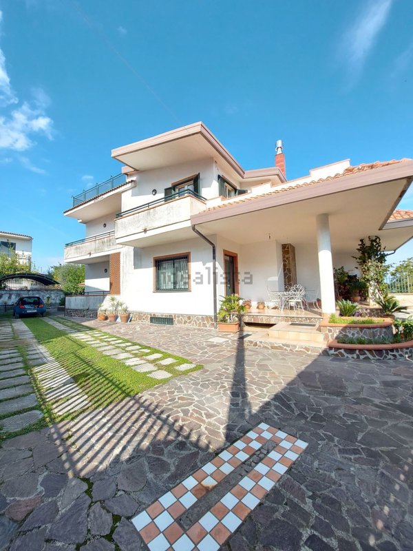 casa indipendente in vendita a Somma Vesuviana in zona Mercato Vecchio