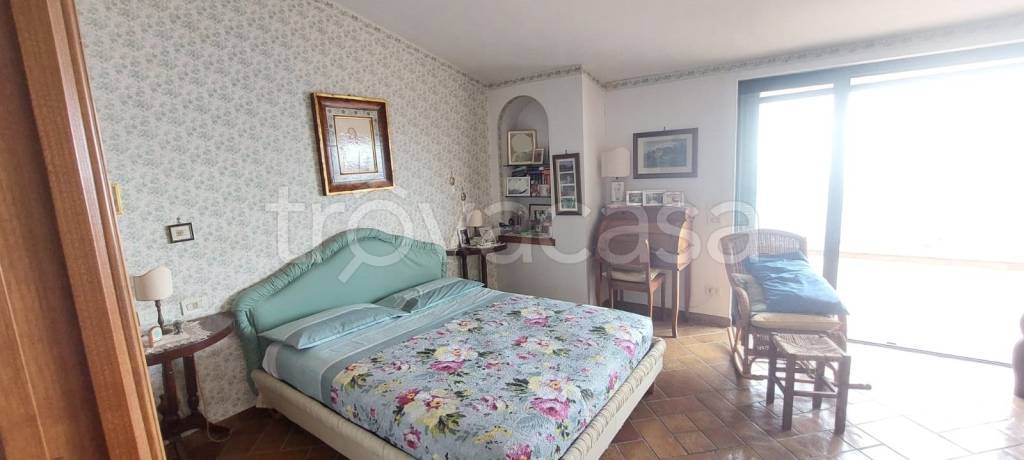 appartamento in vendita a Sorrento in zona Casarlano