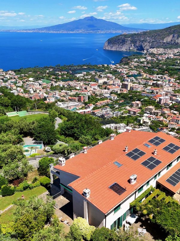 casa indipendente in vendita a Sorrento in zona Casarlano