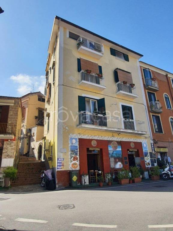 appartamento in vendita a Sorrento in zona Santa Lucia