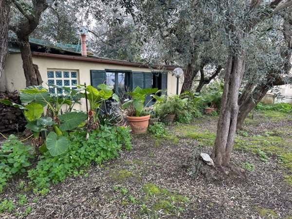 locale commerciale in vendita a Sorrento