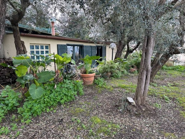 locale commerciale in vendita a Sorrento