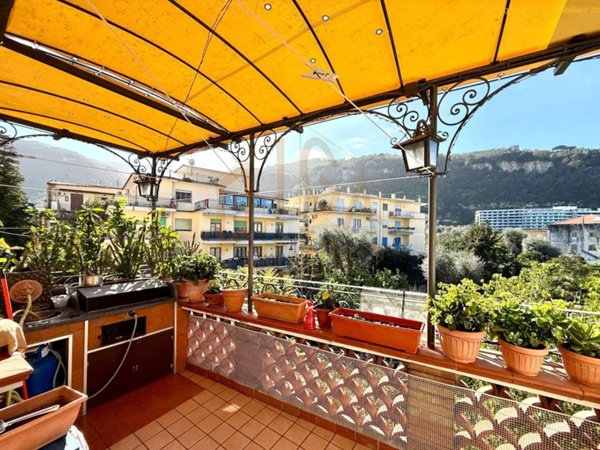 appartamento in vendita a Sorrento in zona Santa Lucia