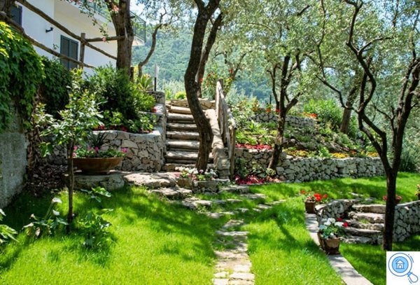 casa indipendente in vendita a Sorrento in zona Casarlano