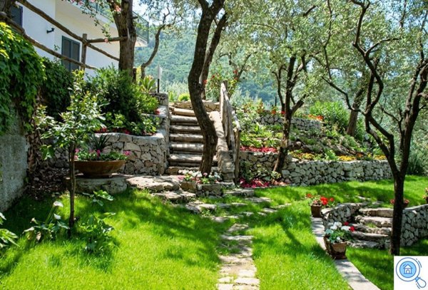 casa indipendente in vendita a Sorrento in zona Cesarano