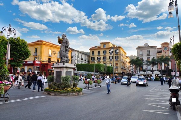 locale commerciale in vendita a Sorrento