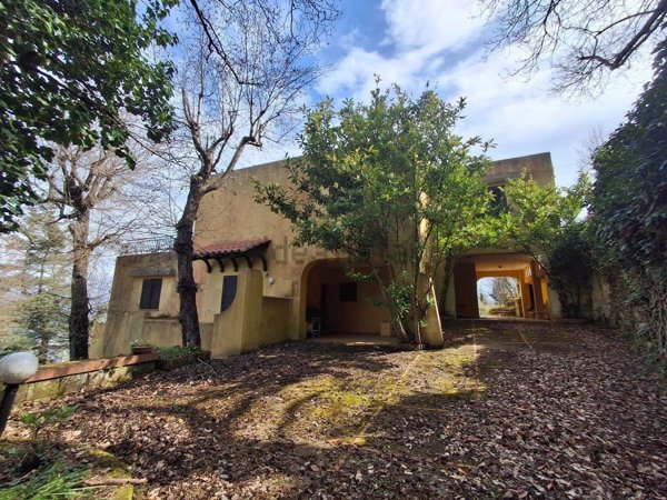 esavano in vendita a Sorrento