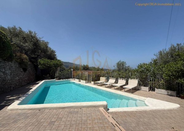 appartamento in vendita a Sorrento in zona Casarlano